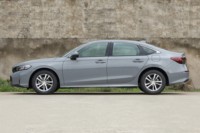 En stock 2026 – Dongfeng 1.5T 240TURBO CVT 182ch, berline 4 portes 5 places, véhicule essence pour exportation, vente en gros