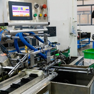 Machine d'emballage horizontale automatique pour cartonner les biscuits, le café, les bonbons, les sucettes, les cure-dents jetables, le dentifrice et les brosses à dents - Product Image 2