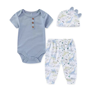 Conjunto de <span class=keywords><strong>tres</strong></span> piezas de verano para bebé al por mayor, mono de manga corta, sombrero y pantalones de 0 a 9 meses, tejido de punto sólido ODM transfronterizo - Product Image 4