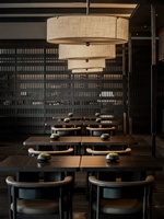 Ensemble table et chaises de salle à manger commerciales en bois massif, style traditionnel, durable, pour hôtel et restaurant, 4 places, ensemble complet