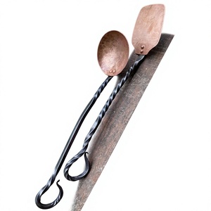 Ensemble spatule et louche en cuivre forgé à la main avec manches en métal torsadé, outils de cuisine résistants à la chaleur, cuillère doseuse durable - Product Image 1