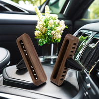 Diffuseur de parfum pour voiture en bois à clipser, avec logo personnalisé gravé au laser et imprimé, tampon de parfum amovible, désodorisant de voiture en gros