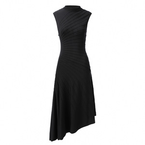 Abito Estivo 2026 Senza Maniche in Maglia Plissettata a Mezza Lunghezza, Elegante e Raffinato per Uso Quotidiano Femminile - Product Image 1