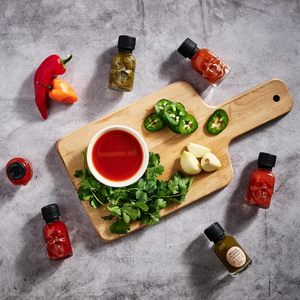 Salsa Picante para Hombre, Inferno Flight, 21 Niveles de Picantez, Mini Botellas con Forma, Desafío Picante con Chile Habanero Ghost Pepper - Product Image 5