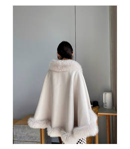 Ponchos aus Echter Wolle und Kaschmir mit Fuchspelzbesatz am Umhang, Fellschal-Wraps für Damen - Product Image 3