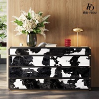 Table basse console de style aviateur, luxe rétro industriel, avec fourrure de vache véritable et chaise de bureau vintage pour la maison