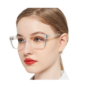 Lunettes <span class=keywords><strong>de</strong></span> vue classiques œil <span class=keywords><strong>de</strong></span> chat noires avec accents dorés <span class=keywords><strong>de</strong></span> luxe pour femmes - Product Image 2