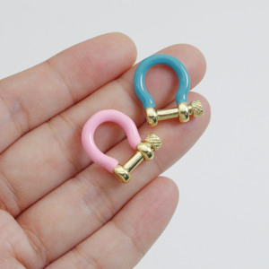 Chiusura a vite a forma di <span class=keywords><strong>U</strong></span> smaltata, fibbia a ferro di cavallo, ciondolo con moschettone per gioielli, connettore colorato per bracciali e collane fai da te - Product Image 5