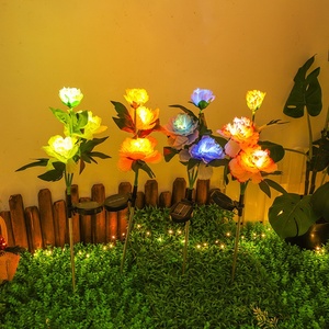 Lanterne <span class=keywords><strong>solaire</strong></span> LED à trois pivoines étanche IP65 lumière blanche chaude Dimmable 360 pour éclairage <span class=keywords><strong>de</strong></span> <span class=keywords><strong>jardin</strong></span> extérieur - Product Image 3