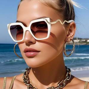 Gafas de Sol Cuadradas Extra Grandes con Montura Grande y Patas de Serpiente, Coloridas, con Protección UV400, con Logotipo Personalizado 2025, para Mujer - Product Image 1