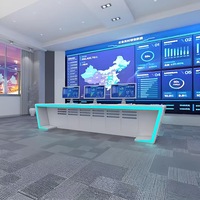 Console de commande moderne en laque blanche pour salle de surveillance multi-écrans incurvée