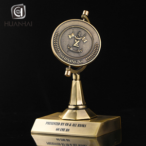 ผู้ผลิตโลโก้เหรียญ 3 มิติแบบกำหนดเอง ชั้นวางโลหะสำหรับถ้วยรางวัล โล่รางวัล - Product Image 4