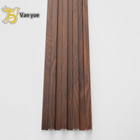 Revêtements muraux en PVC européens, panneaux à lamelles modernes, panneaux muraux en WPC cannelés pour villa, hôtel, panneaux muraux intérieurs imperméables et ignifuges