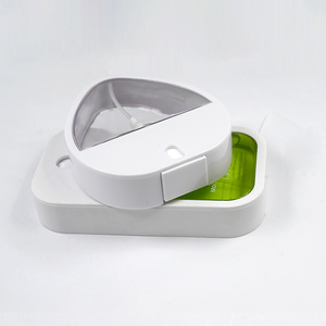 Flacon pulvérisateur rechargeable en plastique format carte de crédit 45 ml pour désinfectant et parfum - Product Image 1