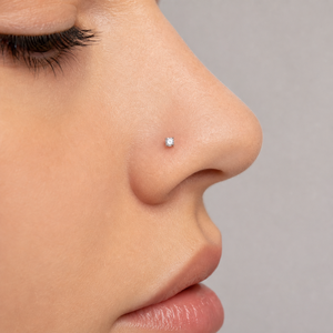 <span class=keywords><strong>Piercing</strong></span> al <span class=keywords><strong>Naso</strong></span> a L in <span class=keywords><strong>Argento</strong></span> <span class=keywords><strong>925</strong></span> con Moissanite Bianca Micro Pavé, Ipoallergenico, Colore D VVS1, Gioiello Scintillante - Product Image 5