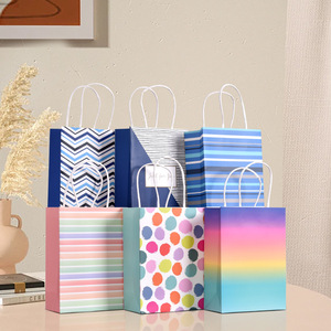 Bolsas de Papel para Regalo Impresas <span class=keywords><strong>Multicolor</strong></span> Ecológicas Listas para Enviar, Bolsas de Papel Kraft Recicladas al por Mayor para Fiestas y Boutiques - Product Image 1