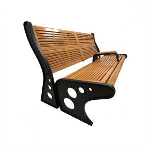 Banc d'extérieur public en aluminium moulé antirouille et assise en bois massif pour projets immobiliers commerciaux et de construction urbaine - Product Image 1