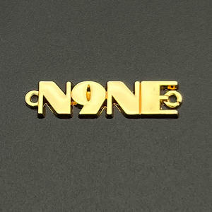 <span class=keywords><strong>Ropa</strong></span> <span class=keywords><strong>de</strong></span> alta calidad, logotipo <span class=keywords><strong>de</strong></span> marca personalizado, placa grabada en relieve, logotipo <span class=keywords><strong>de</strong></span> Metal personalizado sin níquel <span class=keywords><strong>para</strong></span> <span class=keywords><strong>ropa</strong></span> - Product Image 3