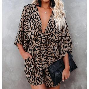 <span class=keywords><strong>Mono</strong></span> Corto Estampado Personalizado Aloha 100% Rayón, <span class=keywords><strong>Estilo</strong></span> <span class=keywords><strong>Kimono</strong></span> con Cuello en V, Estampado Hawaiano, <span class=keywords><strong>Mono</strong></span> de Viscosa para Mujer para Vacaciones - Product Image 1
