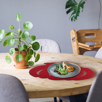 Napperon Moderne Personnalisé en Feutre Non Tissé Rouge Citrouille, Écologique, Anti-Huile, Décoration d'Automne Confortable pour les Tables de Thanksgiving