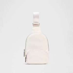 กระเป๋าคาดเอว/สะพายข้าง รุ่นใหม่ ความจุ 2 ลิตร พกพาสะดวก เหมาะสำหรับทุกเพศ ใช้ได้ทุกโอกาส รวมถึงโยคะ - Product Image 2