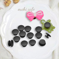 Vente en gros 100 pièces/paquet de breloques pour chaussures boutons arrière en plastique noir ornement boucles pour chaussures accessoires pour bricolage sabots breloques pour chaussures