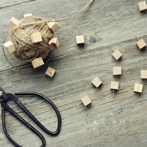 Lot de 10 000 pièces/sac, épingles à tête carrée/<span class=keywords><strong>cube</strong></span> en bois naturel style Art Déco, écologiques, pour usage de bureau, marque Xuchi - Product Image 4