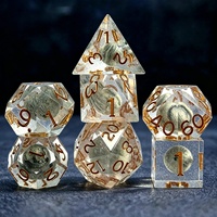 Nouvel Arrivage Offre Spéciale : Jeu de dés polyédriques DND en résine, à coins vifs, noyau liquide transparent, perles rondes grises, pour jeux de table DND
