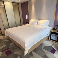 Ensemble de literie d'hôtel en coton blanc en gros, drap de lit, housse de coussin et housse de couette personnalisables avec logo pour chambre d'hôtel