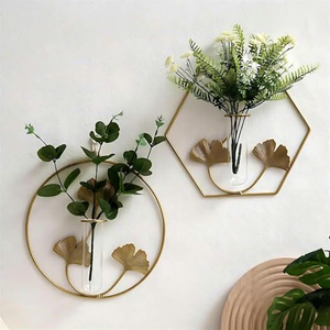 Ensemble de vases géométriques modernes plaqués or avec feuilles en verre pour la décoration intérieure de fleurs ou de plantes vertes - Product Image 4