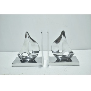 Porte-livres ajustables en aluminium argenté au design unique et élégant, en forme de bateau, style Art Déco, pour la bibliothèque, la maison ou le bureau, disponibles à la vente - Product Image 1