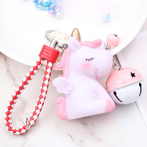Porte-clés licorne à la mode, adapté au pendentif de sac à dos, réutilisable et durable - Product Image 6