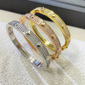 <span class=keywords><strong>Bracelet</strong></span> de luxe tendance en acier inoxydable plaqué <span class=keywords><strong>or</strong></span> avec fermoir à bascule et breloque zircon <span class=keywords><strong>pour</strong></span> femmes et hommes - Product Image 6