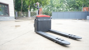 Chariot élévateur électrique 3 tonnes, batterie plomb-acide 48V20AH, propulsion arrière, pneus pleins, utilisation en intérieur, usine de fabrication - Product Image 5