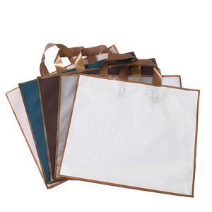 Sac de shopping givré personnalisé avec logo de marque, sac cadeau de luxe pour boutique de vêtements, sac à poignée avec bordure dorée imprimée - Product Image 6