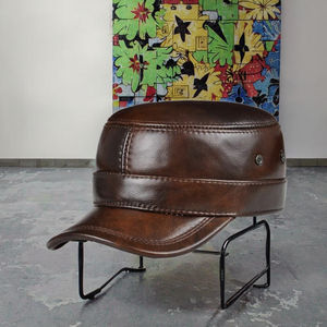 Casquette de baseball en cuir PU avec rabats pour les oreilles, ajustement réglable, respirante et imperméable, design 6 panneaux, image élégante - Product Image 4