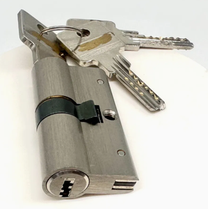 <span class=keywords><strong>Maniglia</strong></span> per <span class=keywords><strong>Porta</strong></span> <span class=keywords><strong>con</strong></span> Cilindro in Ottone di Alta Qualità, Personalizzabile in Fabbrica - Product Image 4