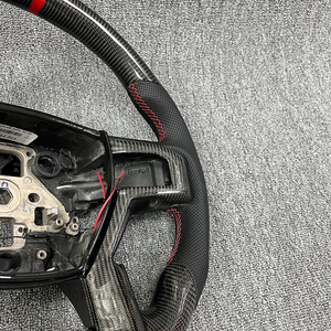ล้ออัลแคนทาราคาร์บอนไฟเบอร์แบบเย็บสีแดงเหมาะสำหรับพวงมาลัยรถยนต์ Ford Raptor F150 - Product Image 5