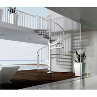 Escalier en colimaçon minimaliste Prima, escalier rotatif sur mesure avec garde-corps en verre pour la décoration intérieure de villa
