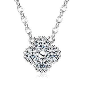<span class=keywords><strong>Collana</strong></span> <span class=keywords><strong>Quadrifoglio</strong></span> in <span class=keywords><strong>Argento</strong></span> Sterling 925 Placcato Oro Rosa 18K con Moissanite Diamante 0.1CT Colore D per Donna Gioielli Raffinati - Product Image 2