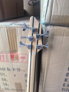 高品质颈部贯穿身体左手电贝司吉他，主动拾音器 - Product Image 6