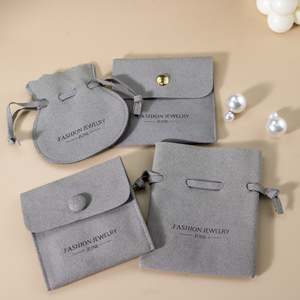 Set <span class=keywords><strong>di</strong></span> imballaggi <span class=keywords><strong>di</strong></span> gioielli <span class=keywords><strong>di</strong></span> <span class=keywords><strong>lusso</strong></span> Logo personalizzato in microfibra custodia con inserto tampone per pulire la scatola del cassetto <span class=keywords><strong>di</strong></span> carta per gioielli - Product Image 3
