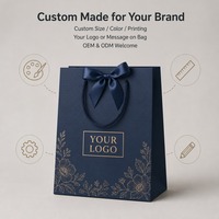 Sac cadeau bleu marine mat personnalisé avec ruban à pois imprimé et poignée en corde, vente en gros, directement de l'usine pour la vente au détail