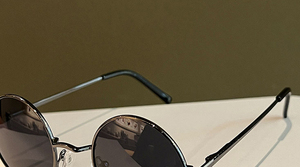 Xinrunjin แว่นกันแดดสีฟ้าออกแบบโลโก้ได้ตามต้องการแฟชั่นขายปลีกทันสมัยสำหรับงานอีเว้นท์สไตล์สตรีทอินฟลูเอนเซอร์ของขวัญส่งเสริมการขายของขวัญเพื่อธุรกิจ - Product Image 4