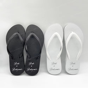 Tongs blanches personnalisées pour <span class=keywords><strong>femme</strong></span> avec logo, lettres 3D et breloques – Sandales <span class=keywords><strong>de</strong></span> plage d'été chic et personnalisables DIY - Product Image 5