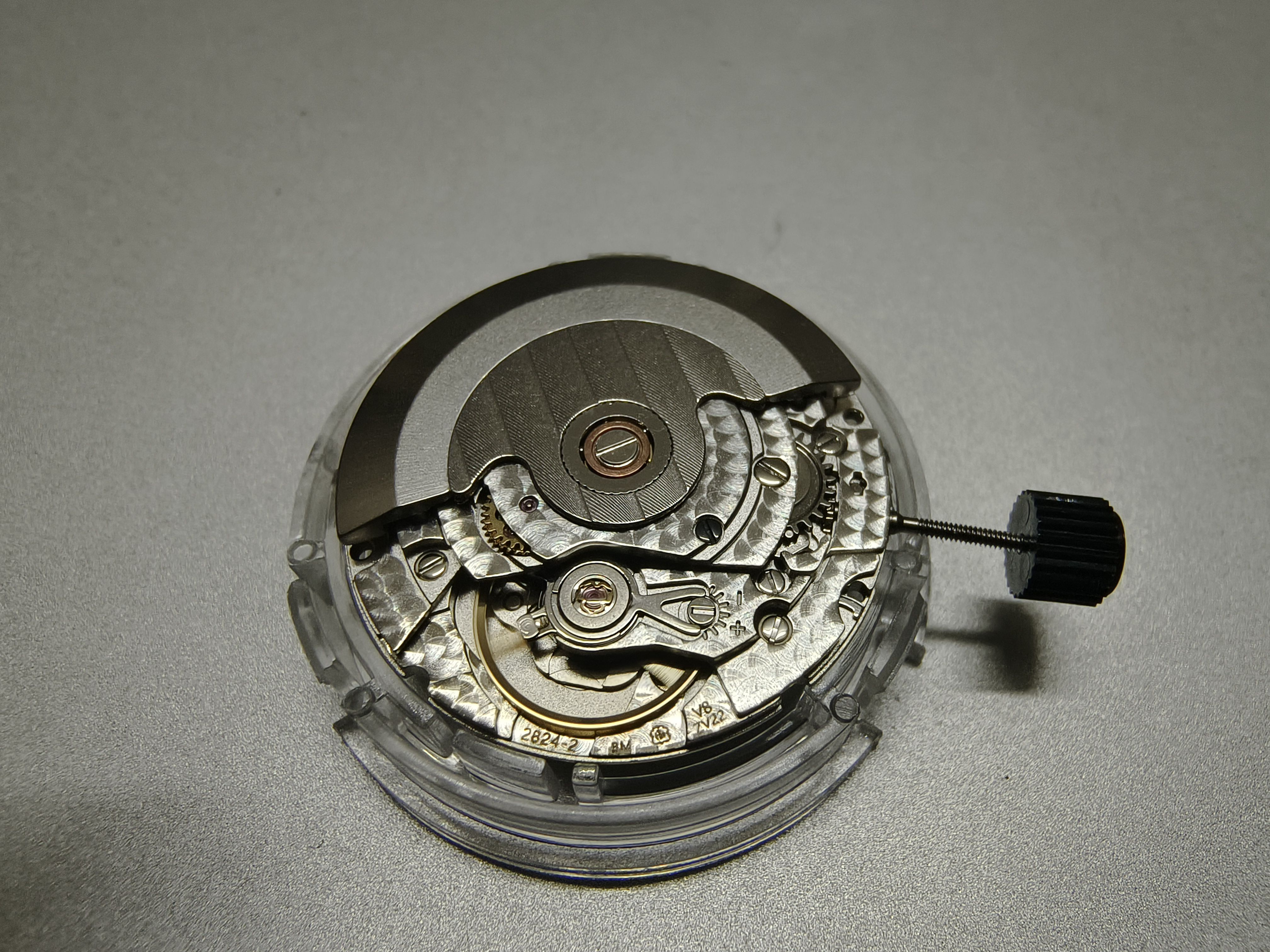 2824 - ตัวอักษรแกะสลักสีเงิน