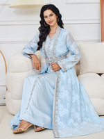 Robe élégante et moderne pour femmes musulmanes, style Dubaï, bleu clair brodé, idéale pour le quotidien et les fêtes