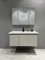 Ensemble de salle de bain mural moderne avec meuble rectangulaire en MDF, vasque en céramique, miroir LED éclairé, et égouttoir flottant étanche