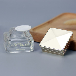 Botella <span class=keywords><strong>de</strong></span> cristal cuadrada transparente con tapa dorada, botella <span class=keywords><strong>de</strong></span> aceite <span class=keywords><strong>de</strong></span> esencia con logotipo personalizado, 120ml, 100ml, 40ml, 30ml, 50g, 30g, a buen <span class=keywords><strong>precio</strong></span> - Product Image 4