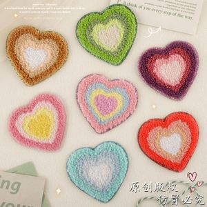 แผ่นปะรูปดอกเดซี่หัวใจปักลายวิบวับสีสันสดใสแบบรีดติด สำหรับตกแต่งหมวกและเสื้อฮู้ด - Product Image 2